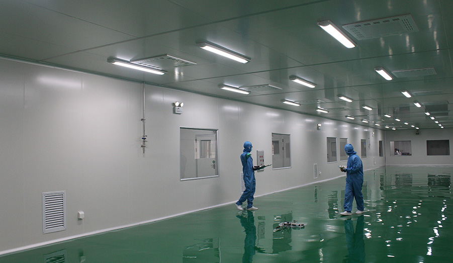 項目面積：一期4000平方；二期1000平方 施工周期：90天 項目概況：整廠潔凈室萬級裝修工程,全部一次性通過驗收